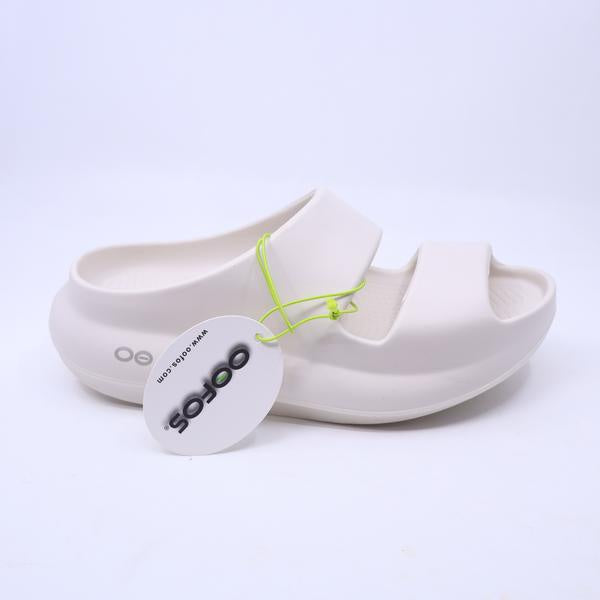 Oofos OOyea Chalk – In Port Shoes