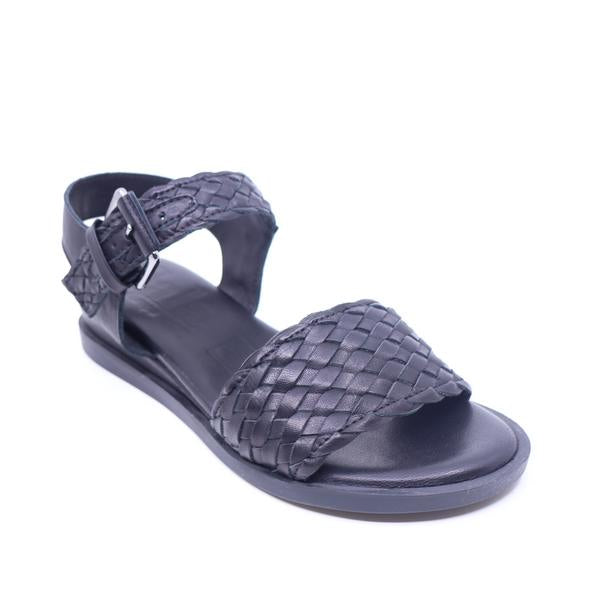 Sala Becky Black